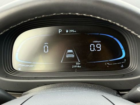 Used 2025 Hyundai Venue SEL image 22