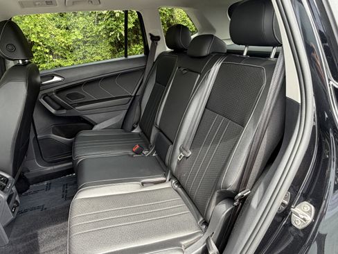 Used 2022 Volkswagen Tiguan SE AWD/4WD image 19