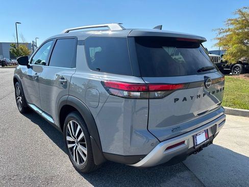 Used 2022 Nissan Pathfinder Platinum w/ Cargo Package AWD/4WD image 19