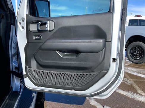 Used 2022 Jeep Wrangler Unlimited Rubicon AWD/4WD image 22