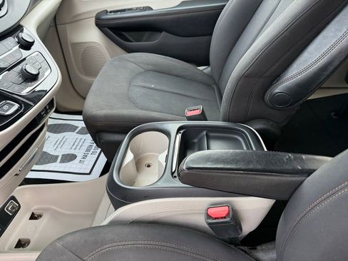 Used 2017 Chrysler Pacifica Touring Plus image 13