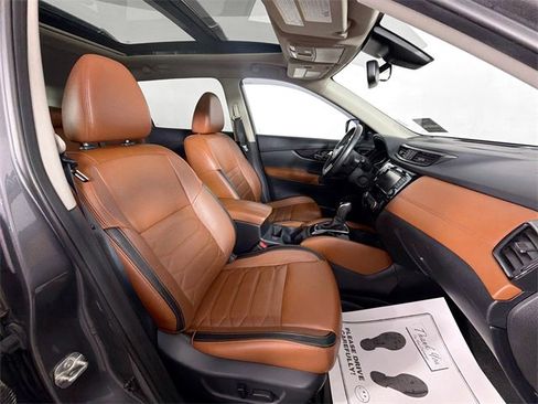 Used 2020 Nissan Rogue SV image 25