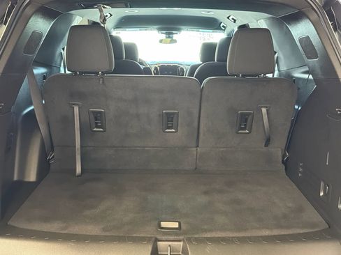 Used 2023 Chevrolet Traverse LT FWD image 7