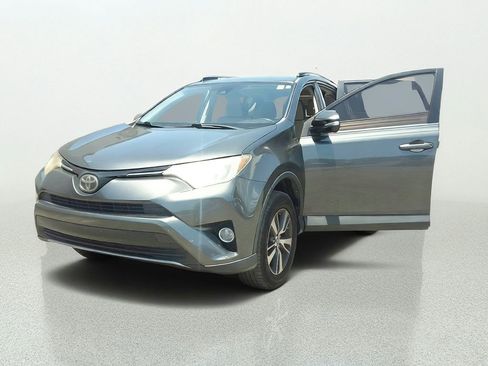 Used 2018 Toyota RAV4 XLE FWD image 10