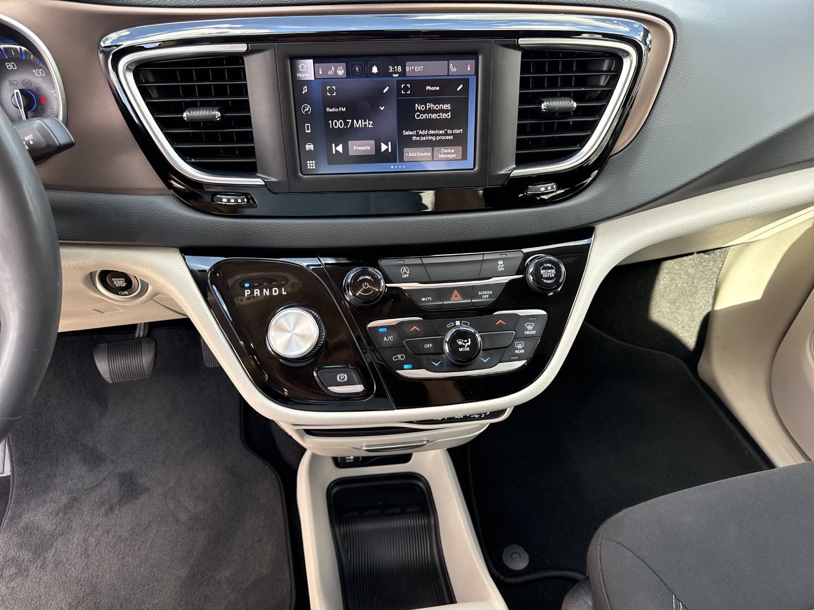 Used 2023 Chrysler Voyager LX FWD image 28