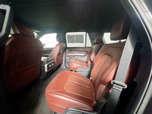 Used 2024 Ford Expedition Limited image 29