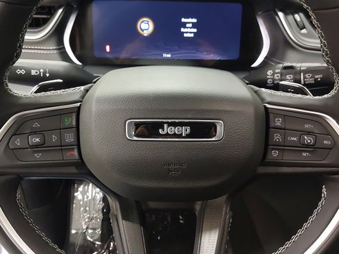 New 2025 Jeep Grand Cherokee Altitude image 35