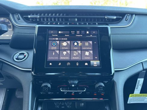 New 2025 Jeep Grand Cherokee Laredo image 11