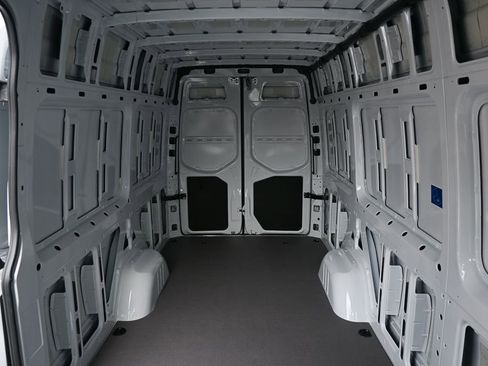 Used 2025 Mercedes-Benz Sprinter 2500 image 18