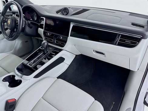 Used 2022 Porsche Macan S image 32