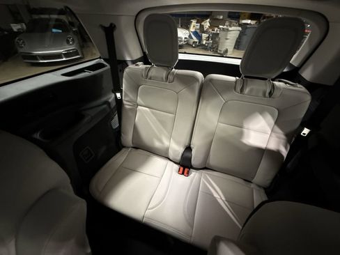 Used 2025 Lincoln Aviator 2WD w/ Jet Appearance Package image 26