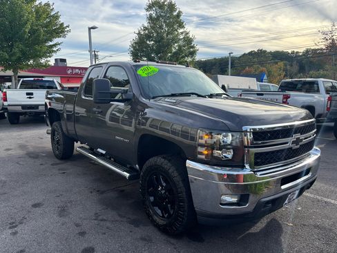 Used 2011 Chevrolet Silverado 2500 LT w/ Interior Plus Package image 4