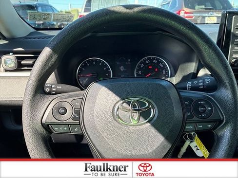 Used 2020 Toyota RAV4 LE w/ All Weather Liner Package AWD/4WD image 28