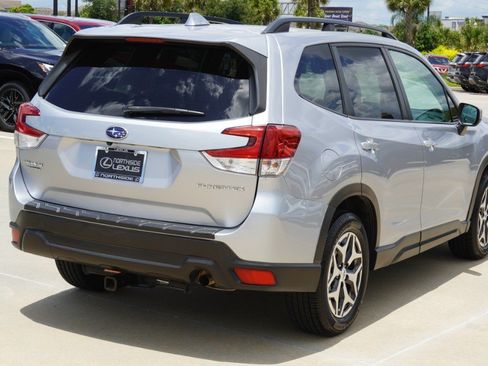 Used 2020 Subaru Forester Premium AWD/4WD image 6
