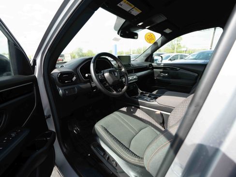 Certified 2025 Honda Pilot Sport image 8