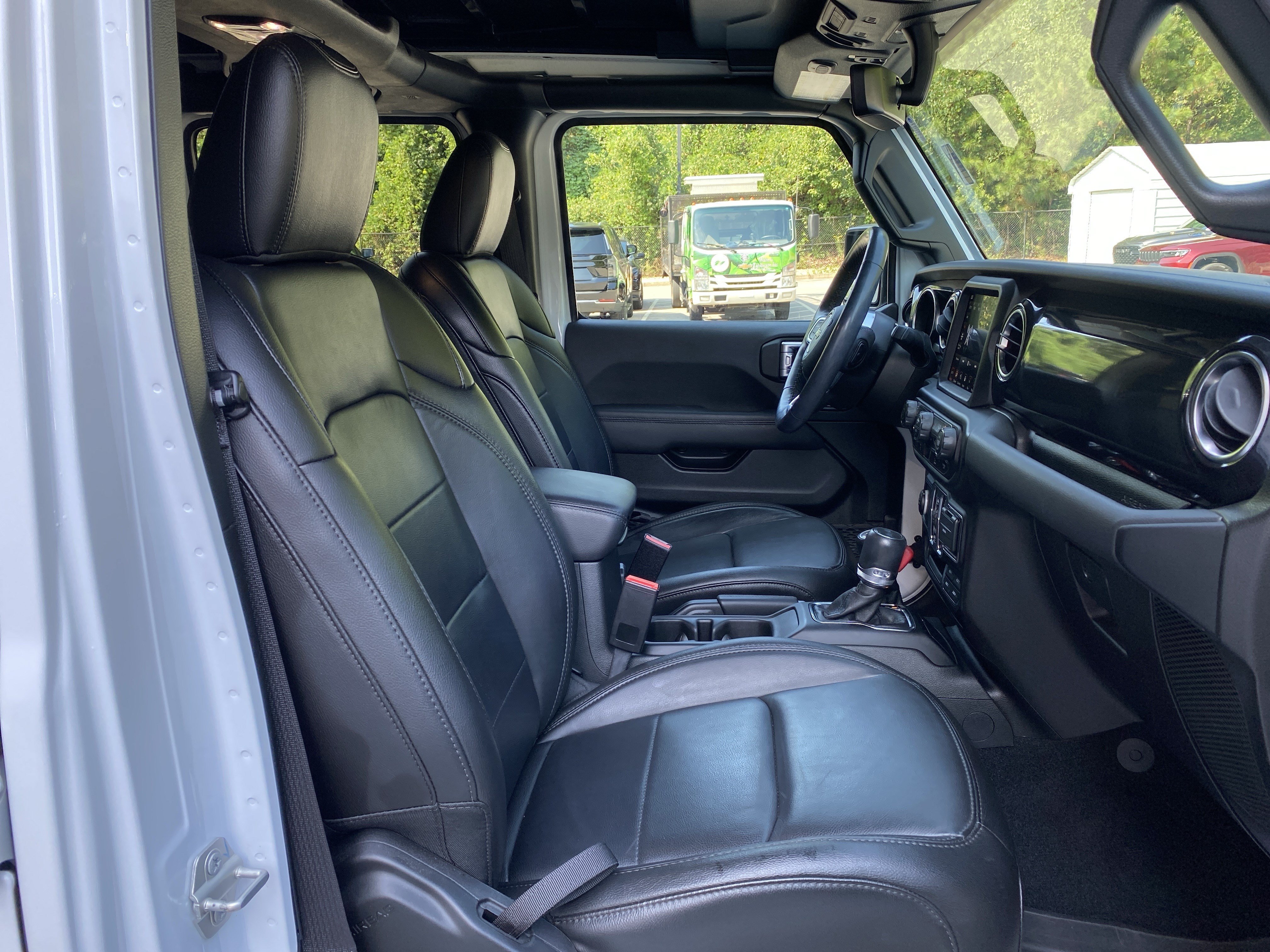 Used 2023 Jeep Wrangler Unlimited Sahara AWD/4WD image 34