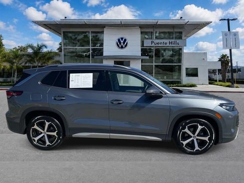 Used 2026 Volkswagen Tiguan SE FWD image 3