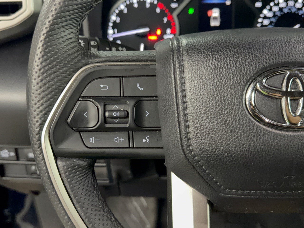 Used 2026 Toyota Tundra SR5 w/ SR5 Premium Package AWD/4WD image 18