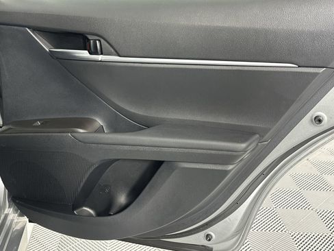 Used 2021 Toyota Camry LE image 32