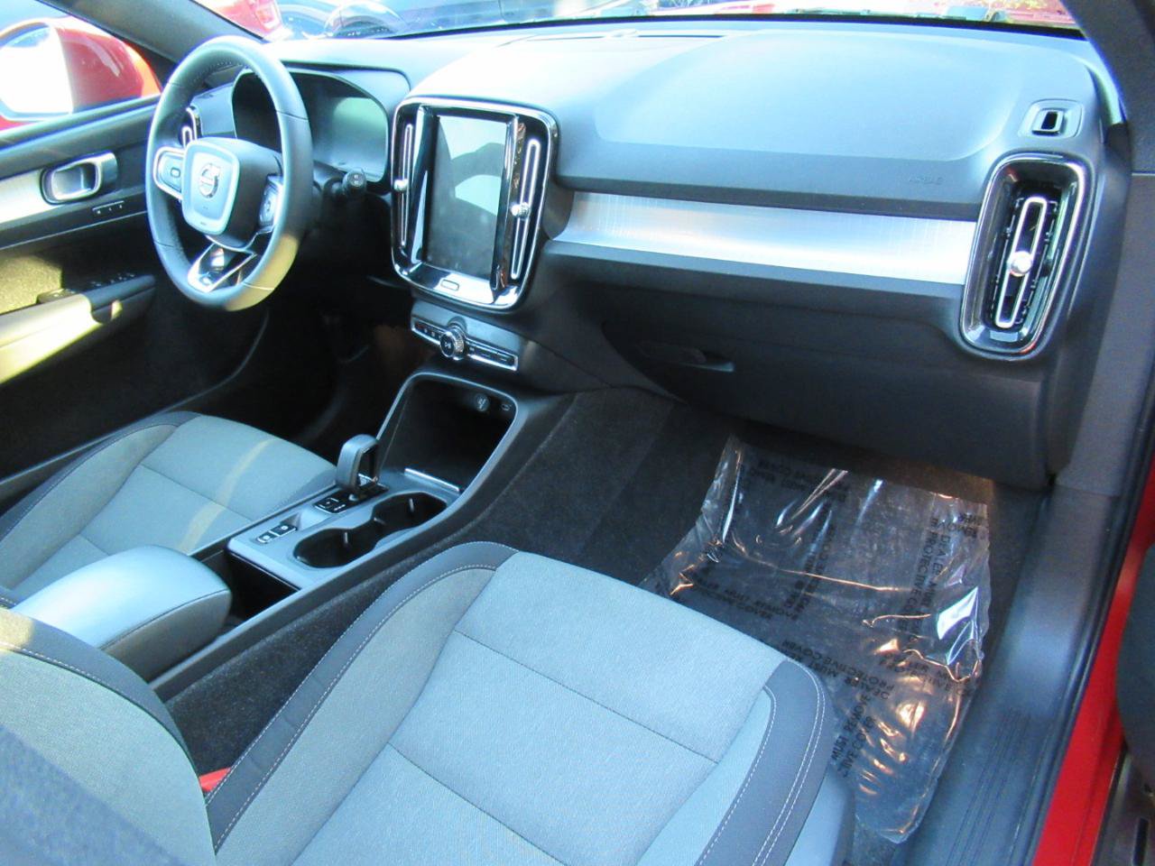 Used 2023 Volvo XC40 B5 Core AWD/4WD image 14