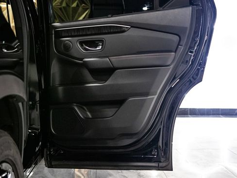 Used 2025 Honda Pilot Black Edition image 28