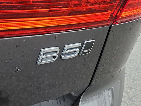 Used 2023 Volvo XC60 B5 Plus w/ Climate Package AWD/4WD image 12