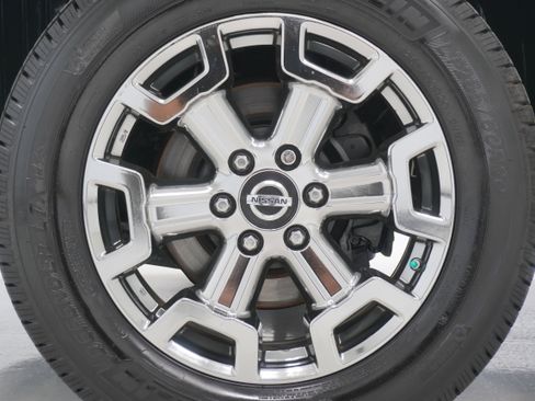 Used 2017 Nissan Titan SV image 25