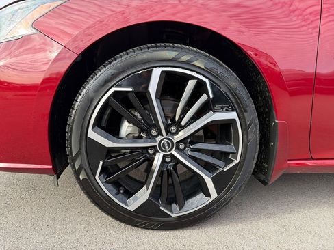 Used 2024 Nissan Altima 2.5 SR image 2