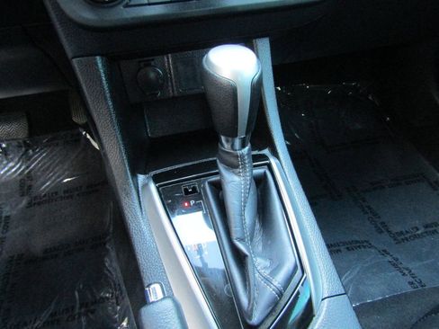 Used 2016 Toyota Corolla image 18