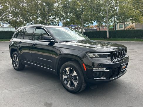 Used 2023 Jeep Grand Cherokee 4WD 4xe image 5