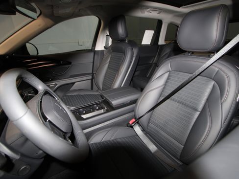 New 2026 Lincoln Nautilus Reserve image 3