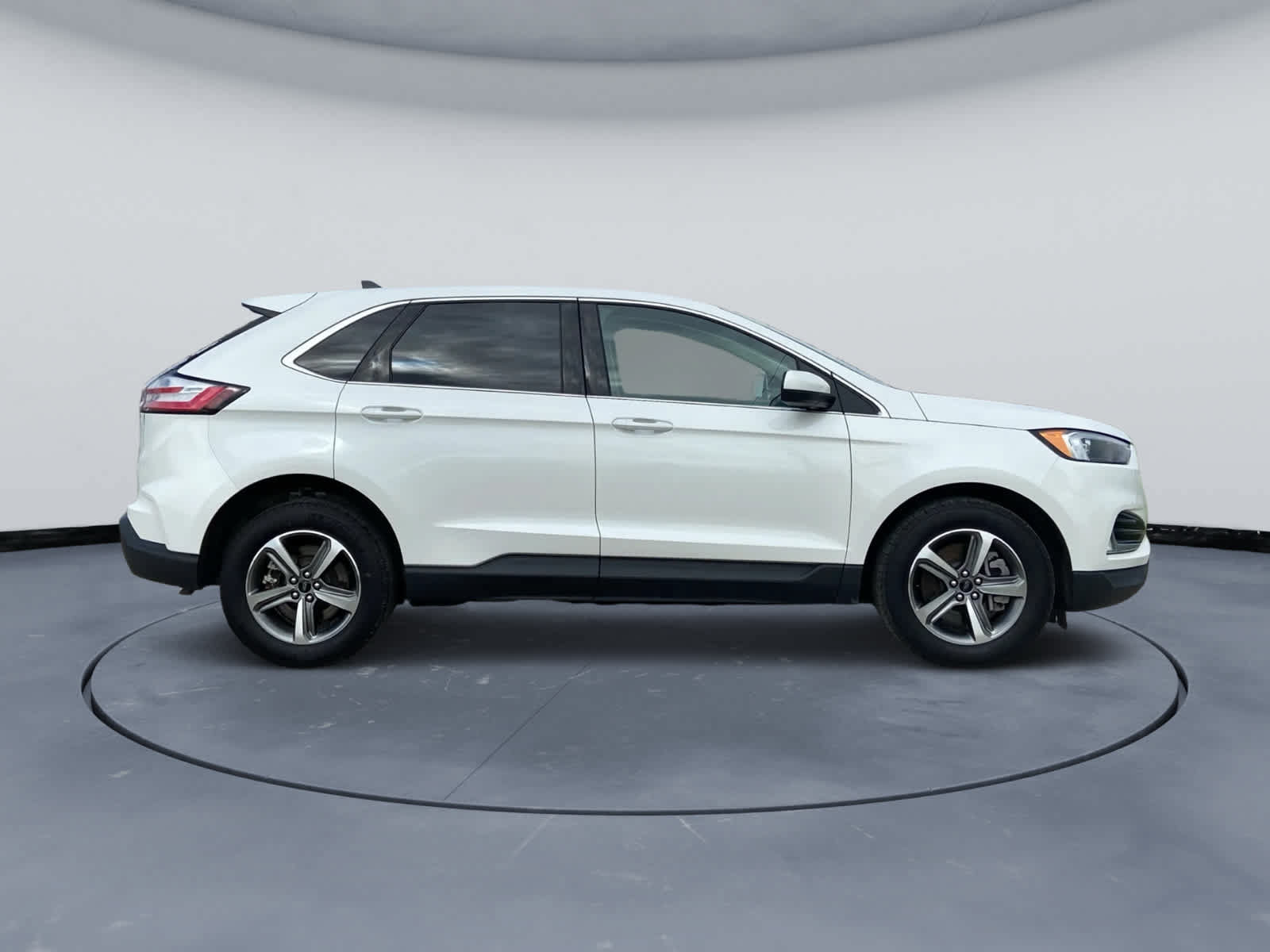 Used 2024 Ford Edge SEL w/ Convenience Package AWD/4WD image 3