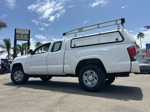 Used 2018 Toyota Tacoma SR RWD image 3