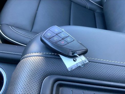 Used 2023 GMC Yukon XL SLT image 11