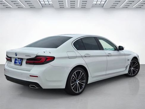 Used 2022 BMW 530e w/ Premium Package image 6