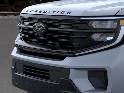 New 2026 Ford Expedition Platinum image 17