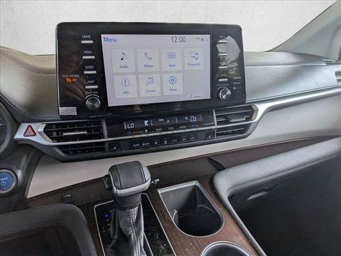 Certified 2022 Toyota Sienna XLE FWD image 12