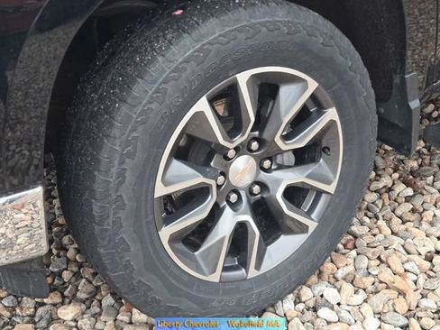 Used 2022 Chevrolet Silverado 1500 LT AWD/4WD image 6