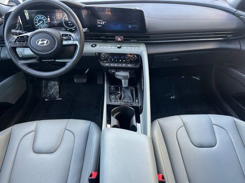 Certified 2025 Hyundai Elantra Limited image 16