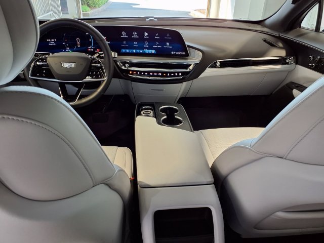 Used 2025 Cadillac Lyriq Luxury RWD image 19