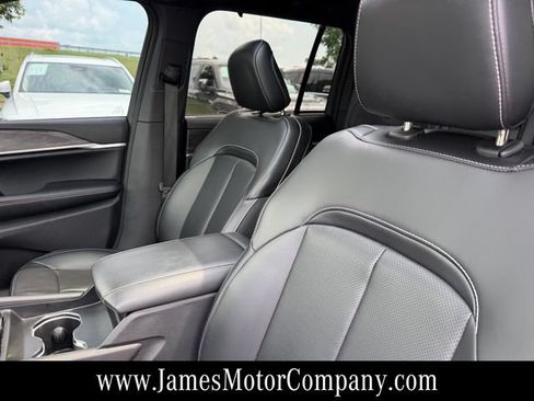Used 2025 Jeep Grand Cherokee Limited w/ Luxury Tech Group II AWD/4WD image 15