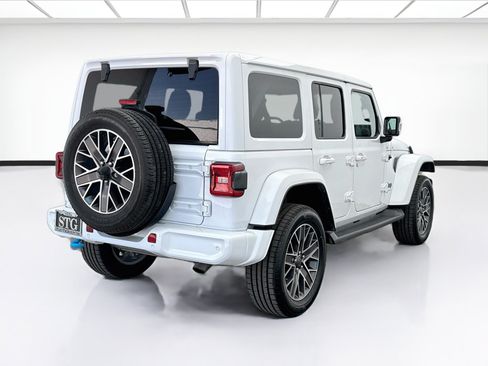 Used 2023 Jeep Wrangler Unlimited Sahara AWD/4WD image 4