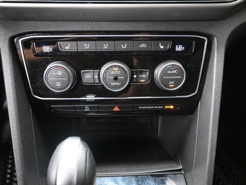 Used 2023 Volkswagen Atlas Cross Sport SE w/ Panoramic Sunroof Package image 3