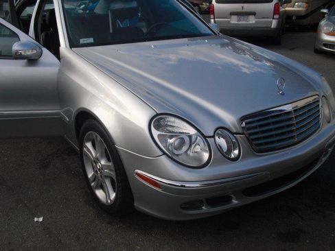 Used 2006 Mercedes-Benz E 350 Sedan image 8
