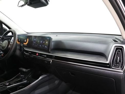 Used 2025 Kia Sorento LX FWD image 16