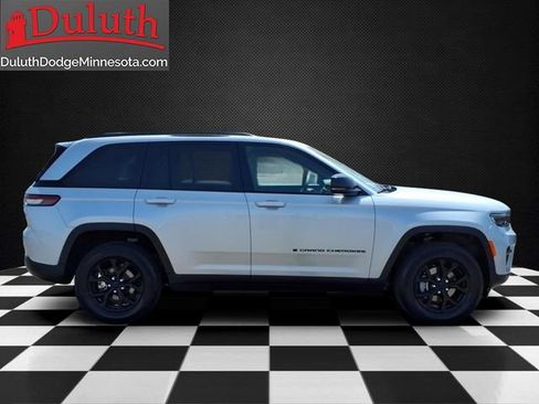 Certified 2025 Jeep Grand Cherokee Altitude AWD/4WD image 6