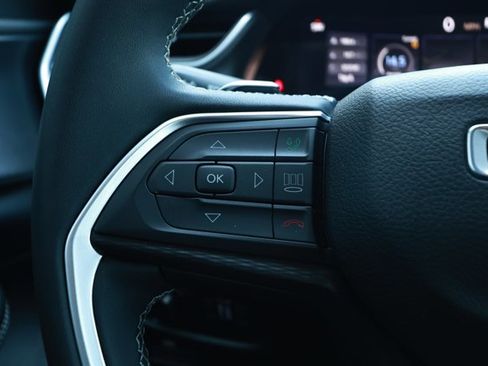 Used 2024 Jeep Grand Cherokee Laredo X w/ Trailer Tow Package image 13