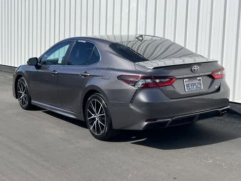 Used 2023 Toyota Camry SE image 4