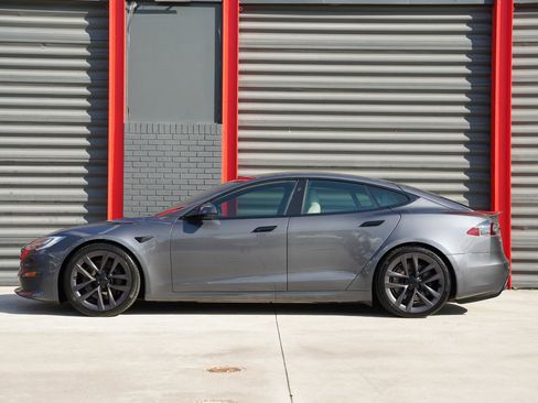 Used 2021 Tesla Model S Plaid image 6