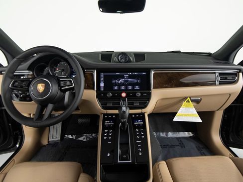 New 2026 Porsche Macan image 32